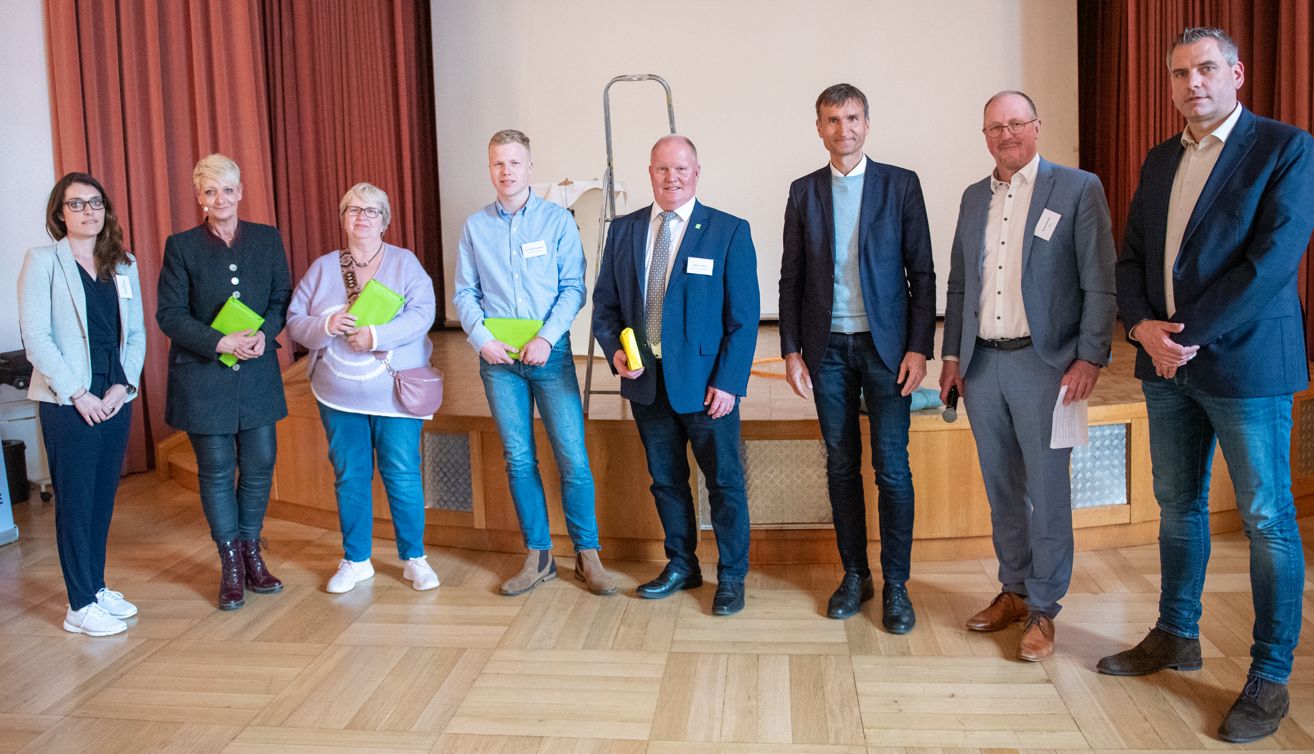 Moderatoren und Referent:innen der BRS-Fachtagung 2023: Dr. Nora Hammer, Elke Pelz-Thaller, Marianne Albersmeier, Finn Lüschen Studthoff, Karsten Schmal, Prof. Dr. Enno Bahrs, Georg Geuecke, Dr. Jens Baltissen (Bildquelle: Dorothee Warder, BRS)