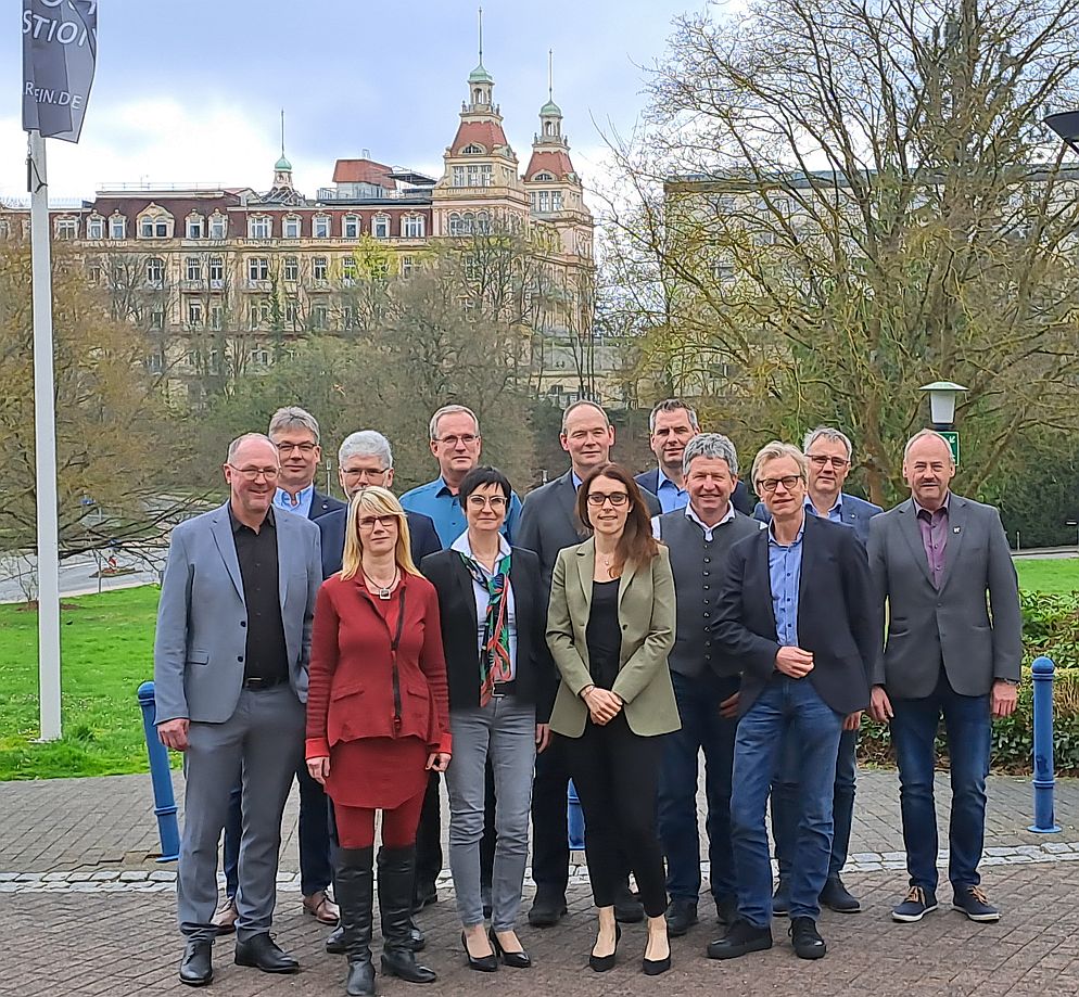 Neuer Vorstand im BRS (vlnr): Georg Geuecke, Paul Hegemann, Dr. Manfred Leberecht, Dr. Britta Becke, Hans-Peter Meyn, Sabine Mühlbach, Hajo Leyschulte, Dr. Nora Hammer (Geschäftsführung), Dr. Jens Baltissen (stellv. Geschäftsführung), Norbert Meggle, Ralf Strassemeyer, Jürgen Langreder, Georg Hollfelder (nicht auf dem Bild: Jürgen Keller) (Bildquelle: Klemens Schulz, BRS)