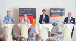 Podiumsdiskussion am 17.04.2023 in Bad Wildungen mit den Referenten Finn Lüschen - Strudthoff, Marianne Albersmeier, Prof. Enno Bahrs und Kasten Schmal (Fotoquelle: Dorothee Warder, BRS)