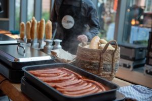 (c)Dorothee Warder, BRS: ein Hotdog geht immer